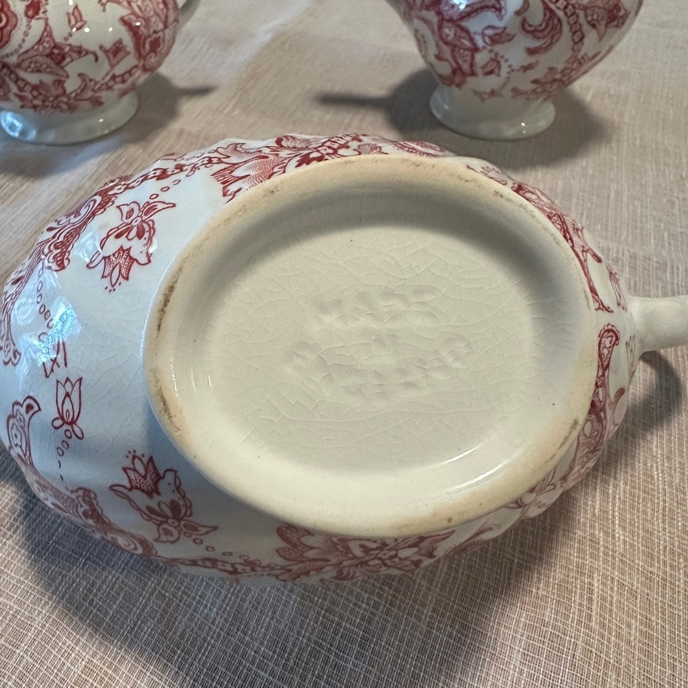 Elegant Red and White Serveware Set - Picture 5 of 5